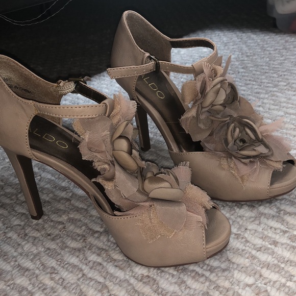 Aldo Flower Heels Size 6 - Picture 2 of 6